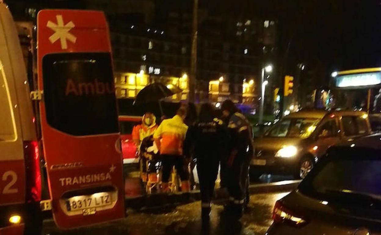 Herida una joven de 29 años al ser atropellada por un coche en la calle Sanz Crespo