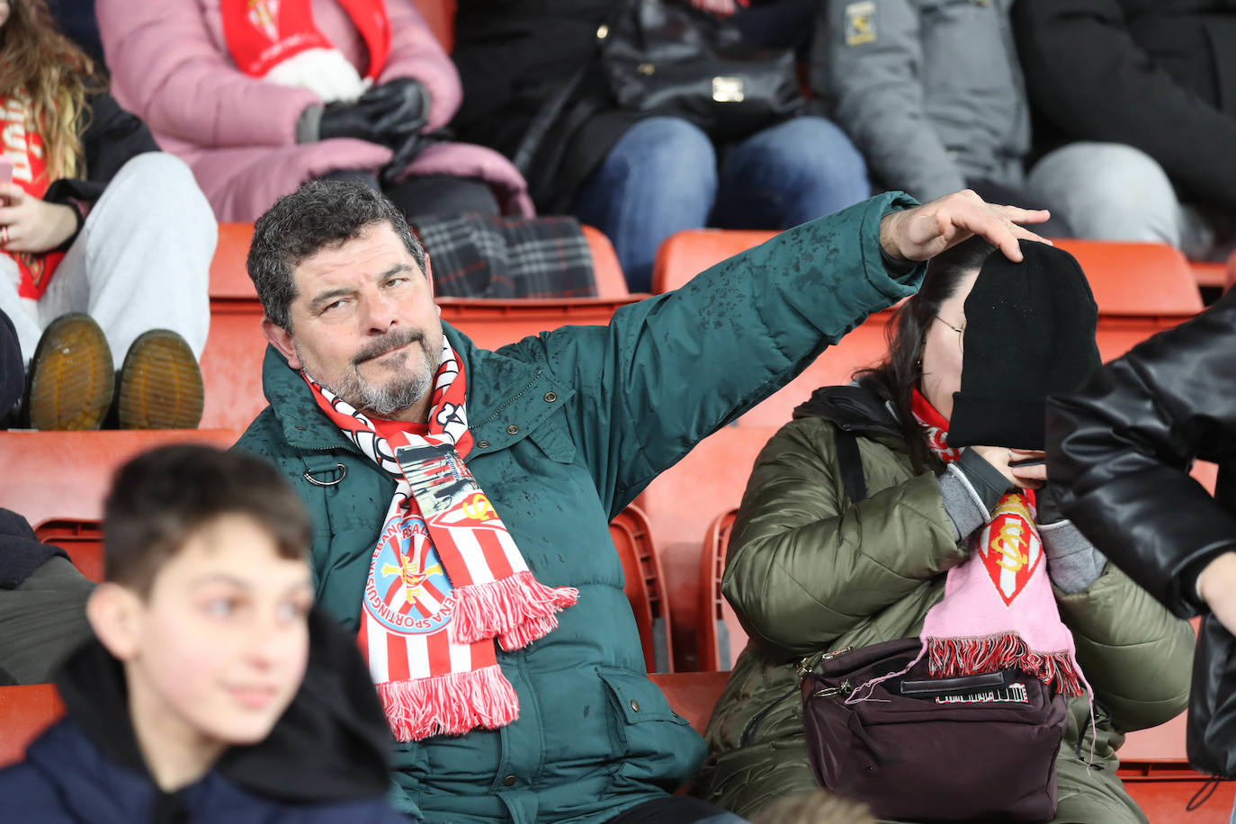 Fotos: ¿Estuviste en el Sporting - Valencia? ¡Búscate!