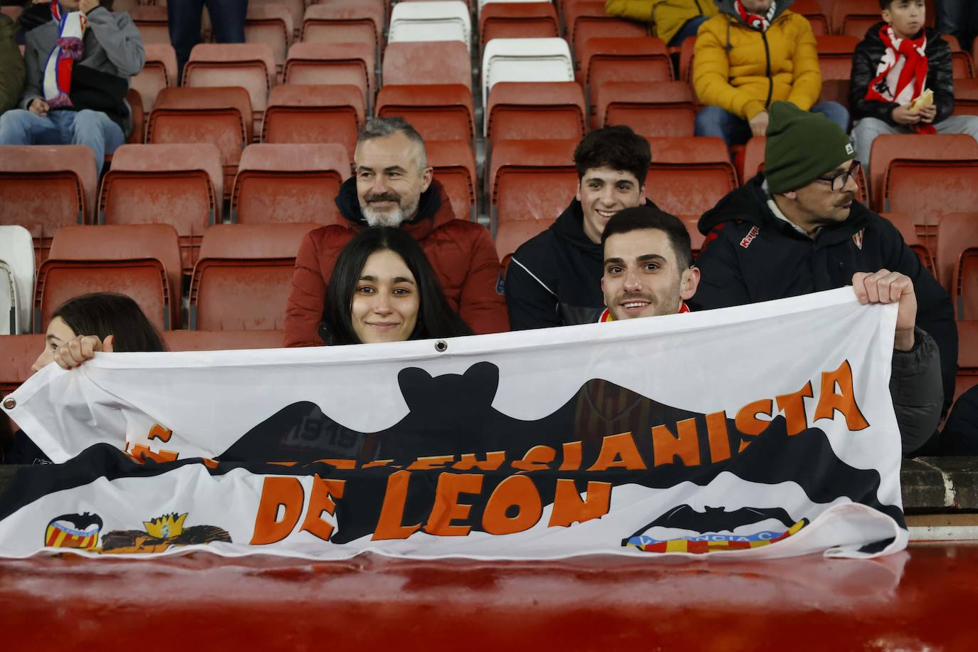 Fotos: ¿Estuviste en el Sporting - Valencia? ¡Búscate!