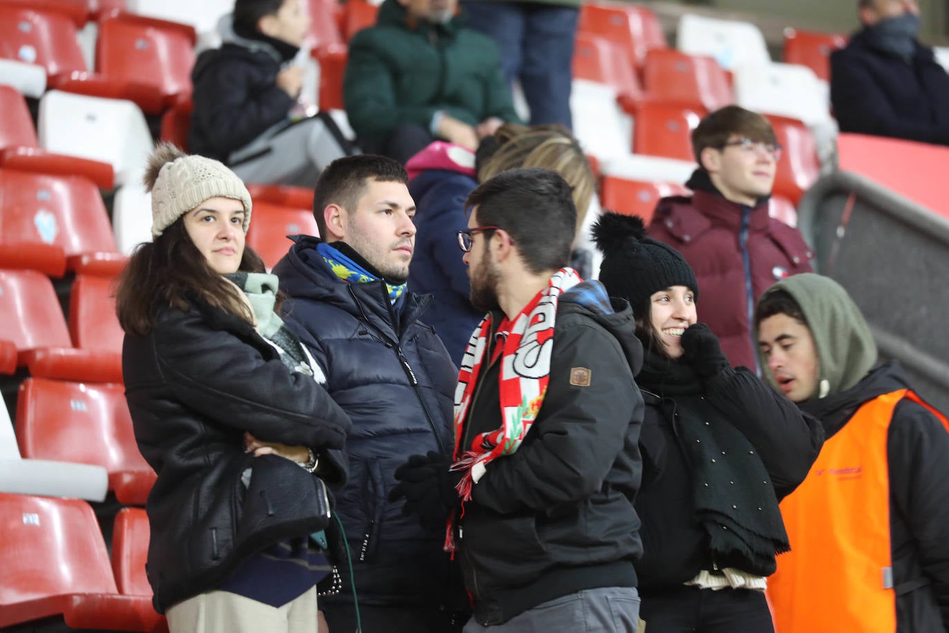 Fotos: ¿Estuviste en el Sporting - Valencia? ¡Búscate!