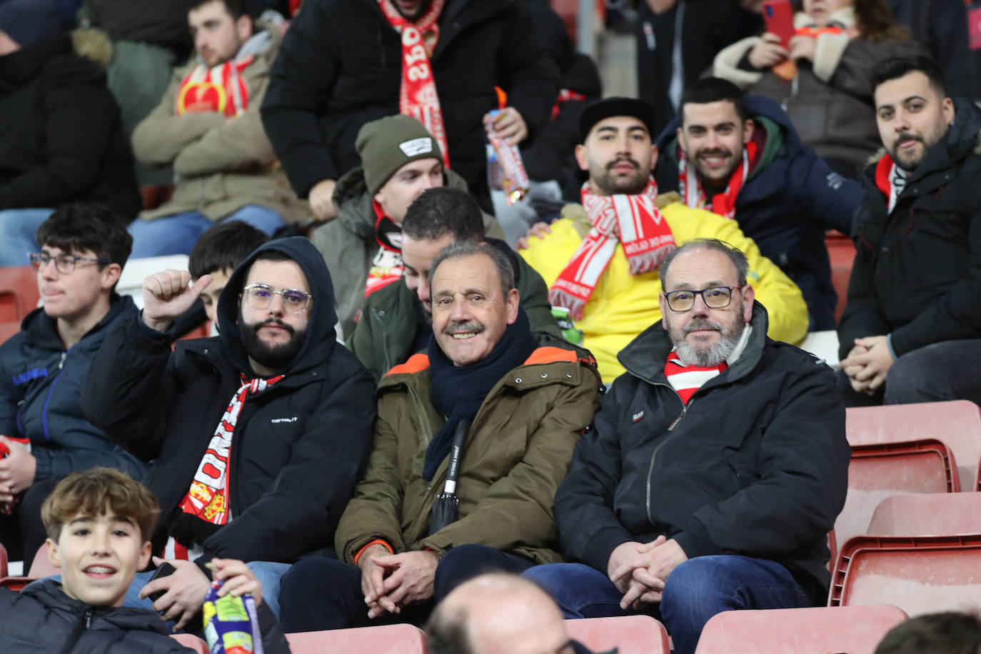 Fotos: ¿Estuviste en el Sporting - Valencia? ¡Búscate!