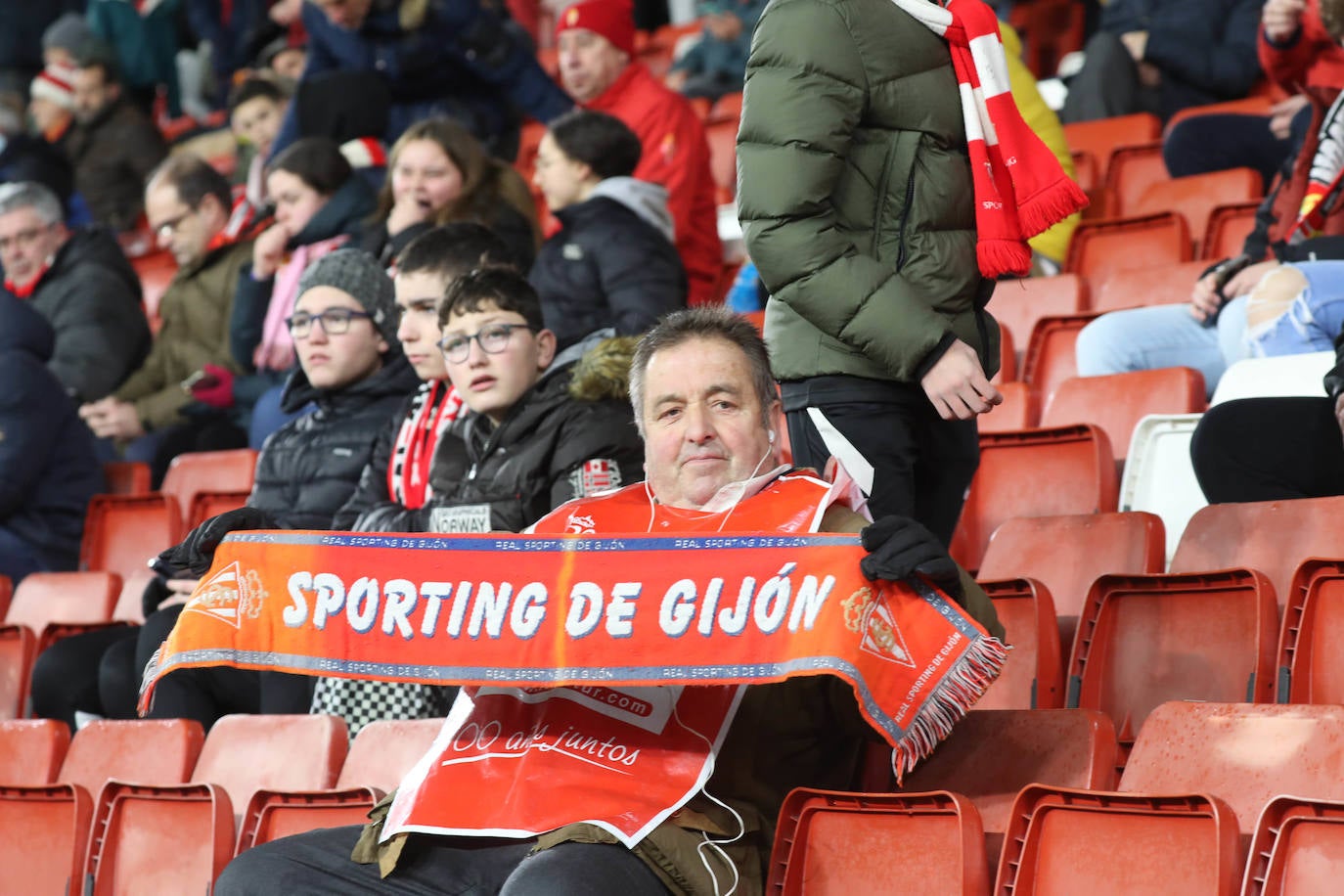 Fotos: ¿Estuviste en el Sporting - Valencia? ¡Búscate!