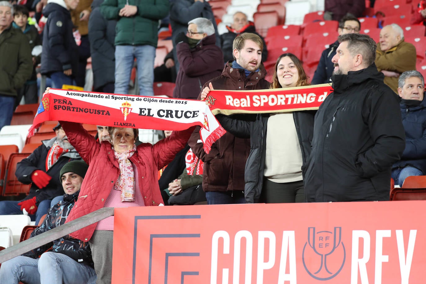 Fotos: ¿Estuviste en el Sporting - Valencia? ¡Búscate!