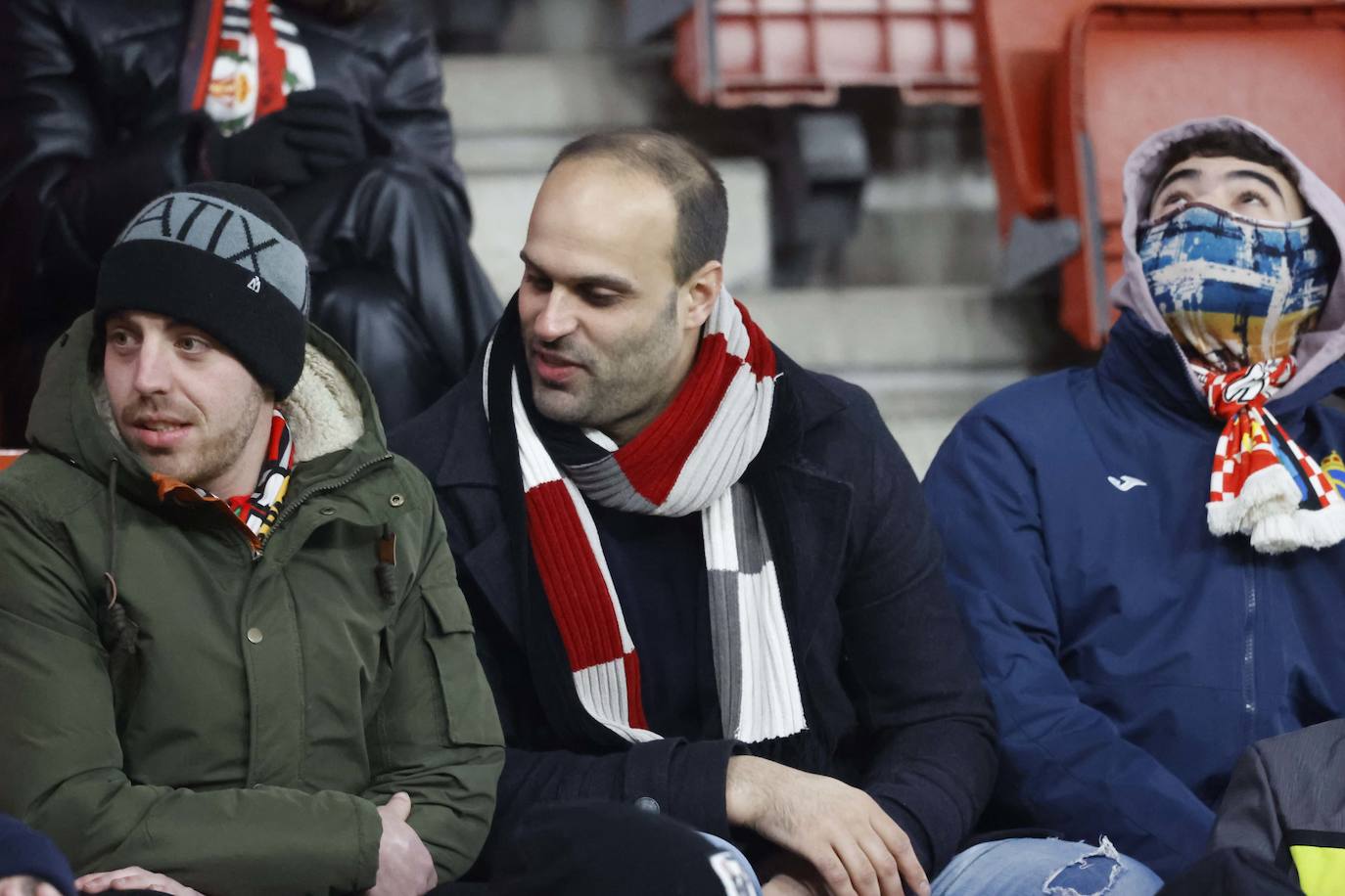 Fotos: ¿Estuviste en el Sporting - Valencia? ¡Búscate!