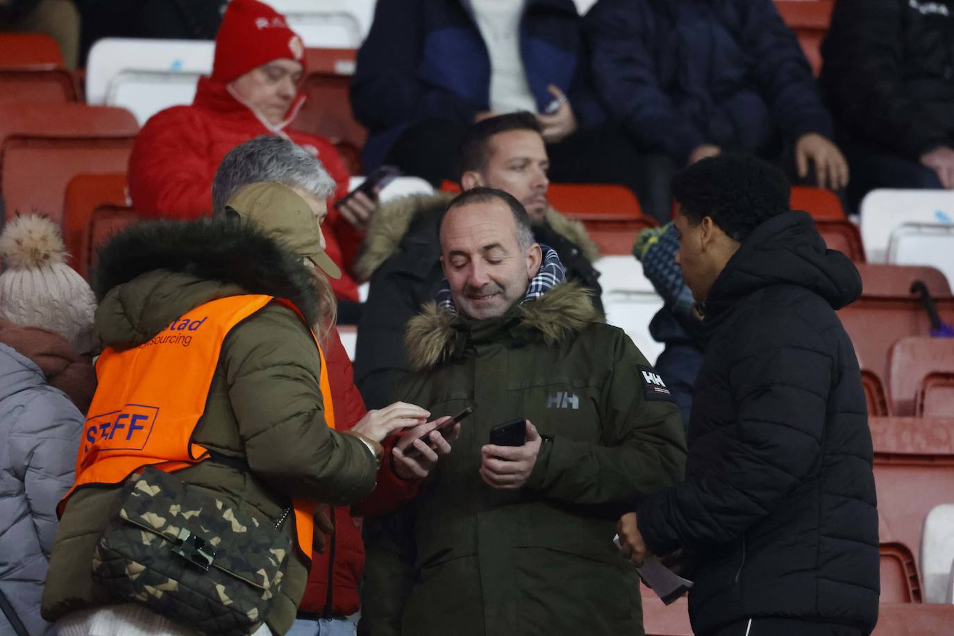 Fotos: ¿Estuviste en el Sporting - Valencia? ¡Búscate!