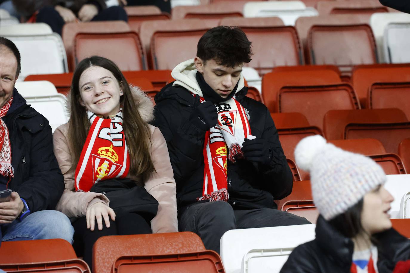 Fotos: ¿Estuviste en el Sporting - Valencia? ¡Búscate!