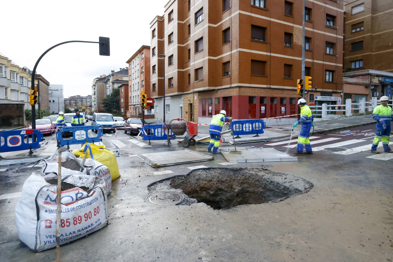 Fotos: Hundimiento parcial en la senda fluvial del Piles