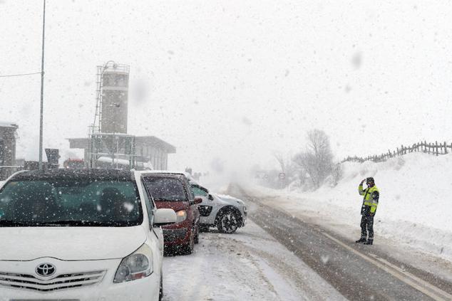 Fotos: Pajares se tiñe de blanco