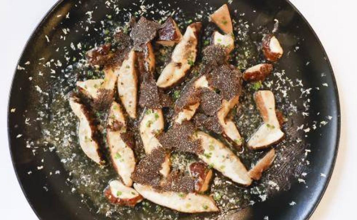 Boletus a la parrilla, yema campera, foie y trufa