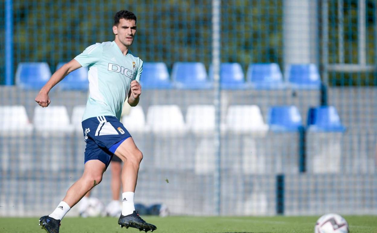 Dani Calvo, central del Real Oviedo. 