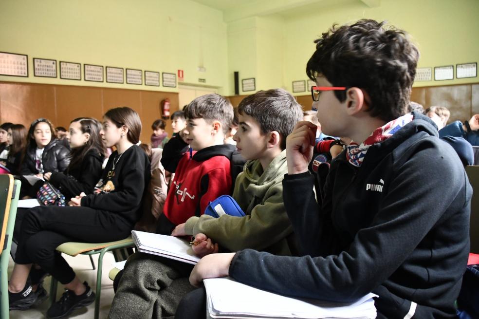 Participan los dos cursos de quinto de Primaria. 