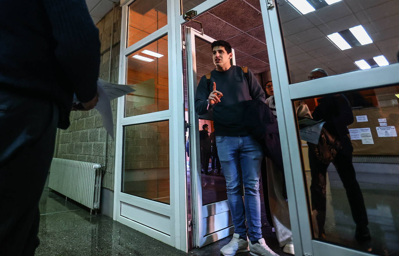 Fotos: Una prueba MIR con más de 1.400 aspirantes en Asturias