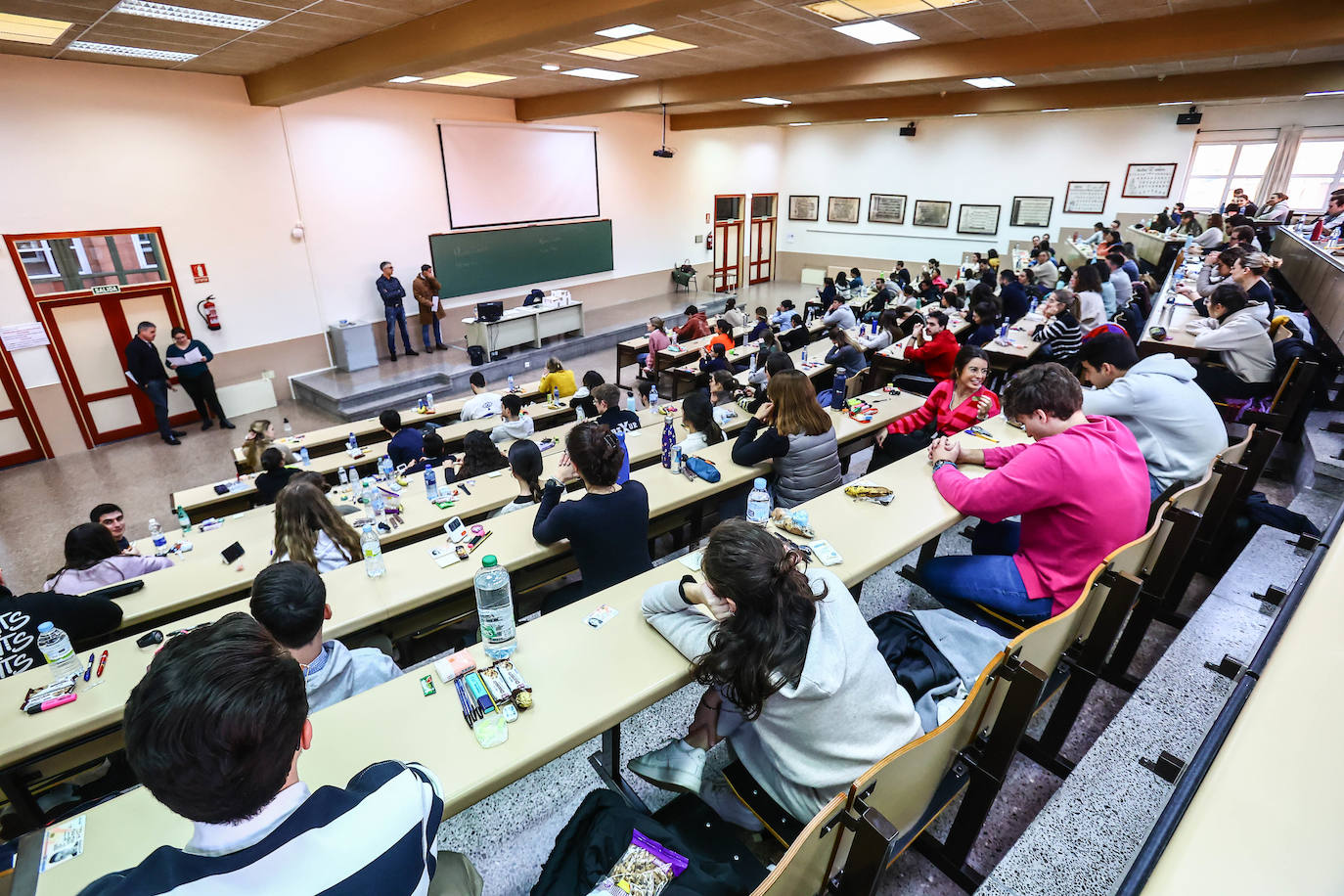 Fotos: Una prueba MIR con más de 1.400 aspirantes en Asturias
