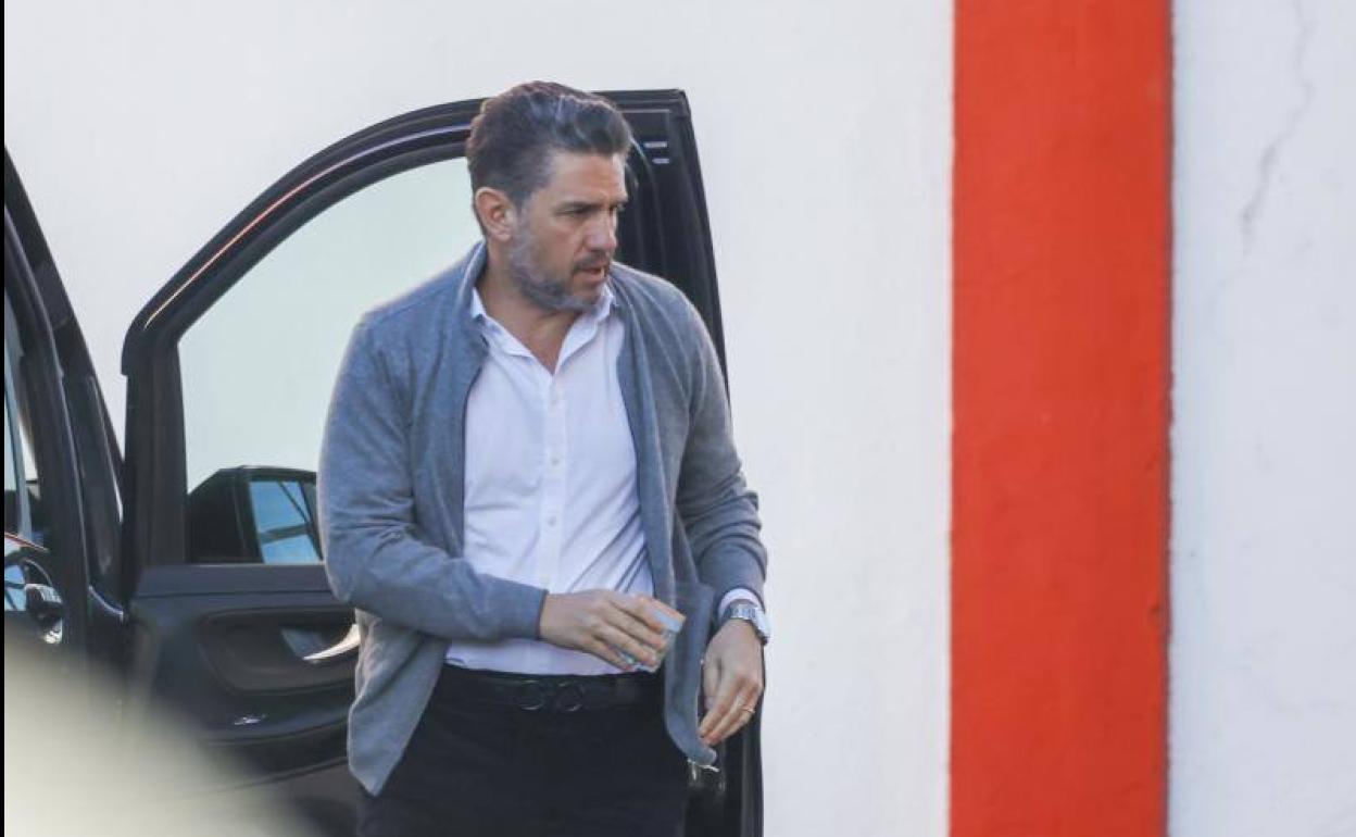 Alejandro Irarragorri, presidente del consejo de administración del Sporting, a su llegada a Mareo.