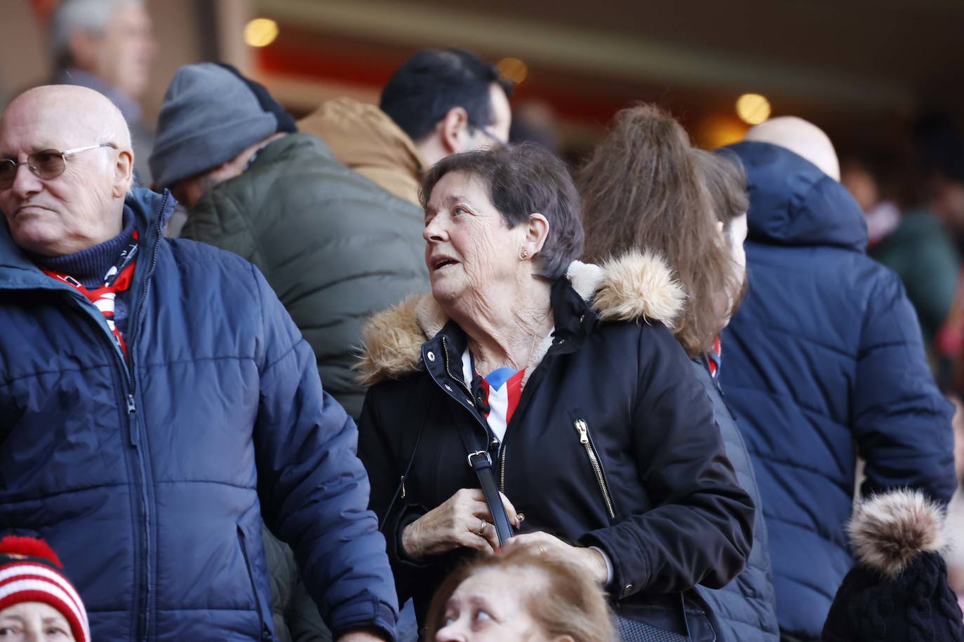 Fotos: ¿Estuviste en el Sporting - Zaragoza? ¡Búscate en las fotos!