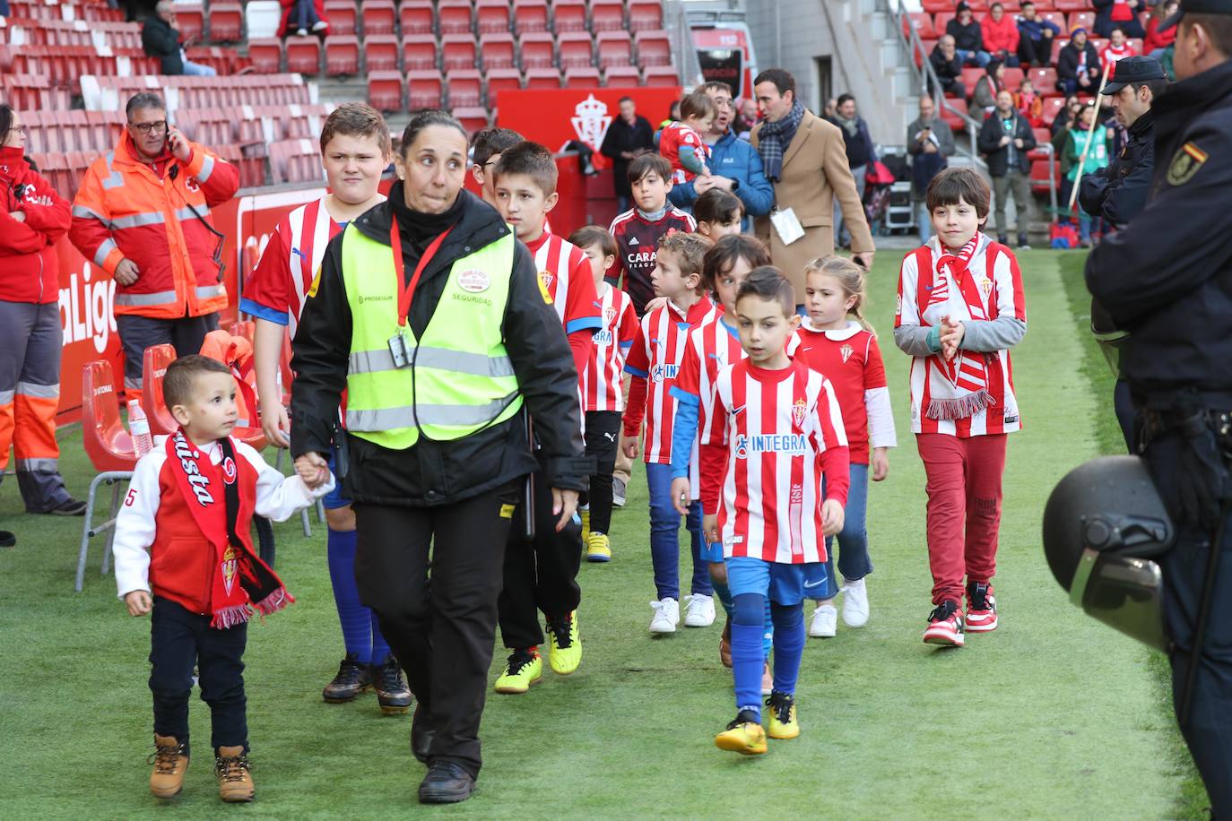 Fotos: ¿Estuviste en el Sporting - Zaragoza? ¡Búscate en las fotos!