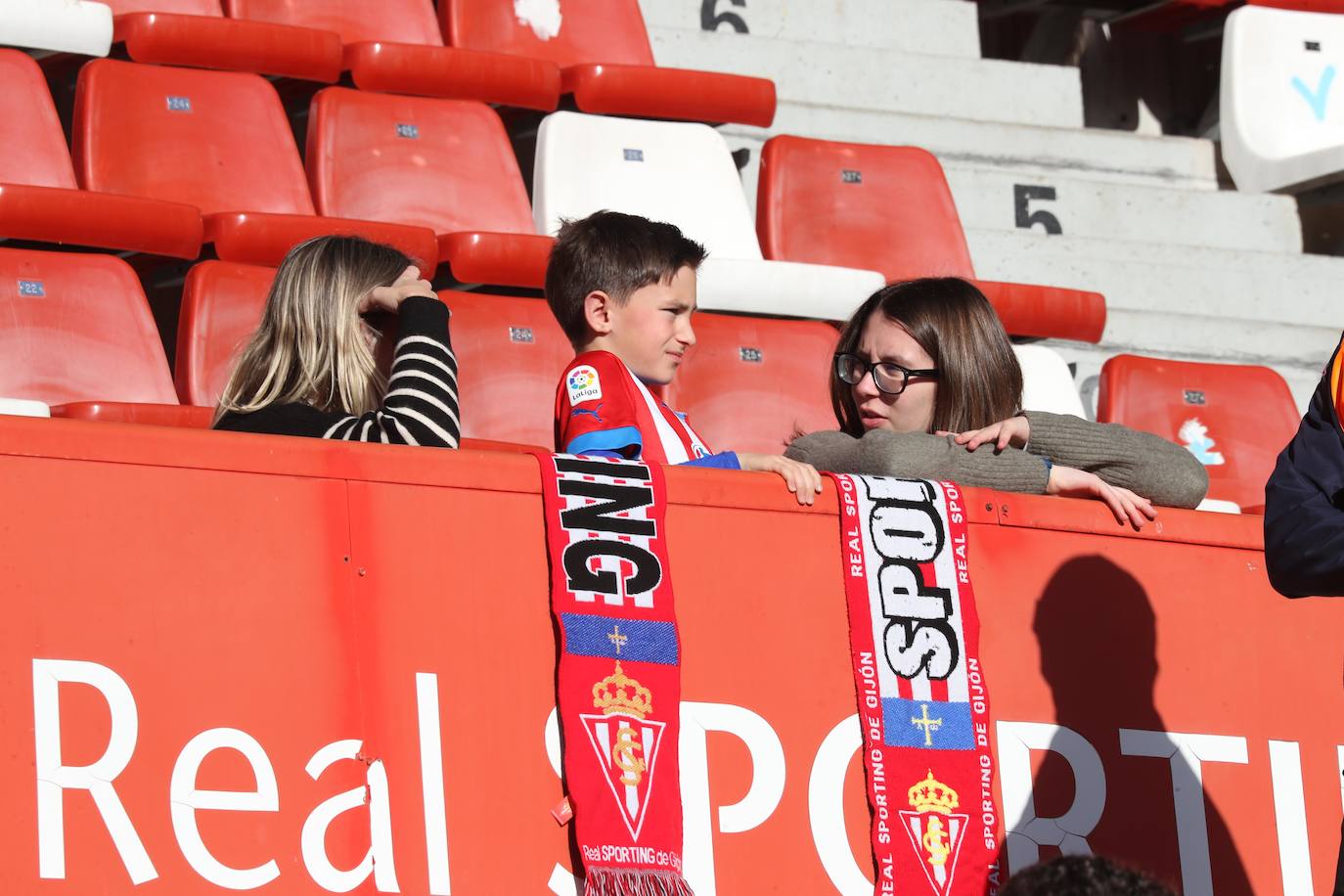 Fotos: ¿Estuviste en el Sporting - Zaragoza? ¡Búscate en las fotos!