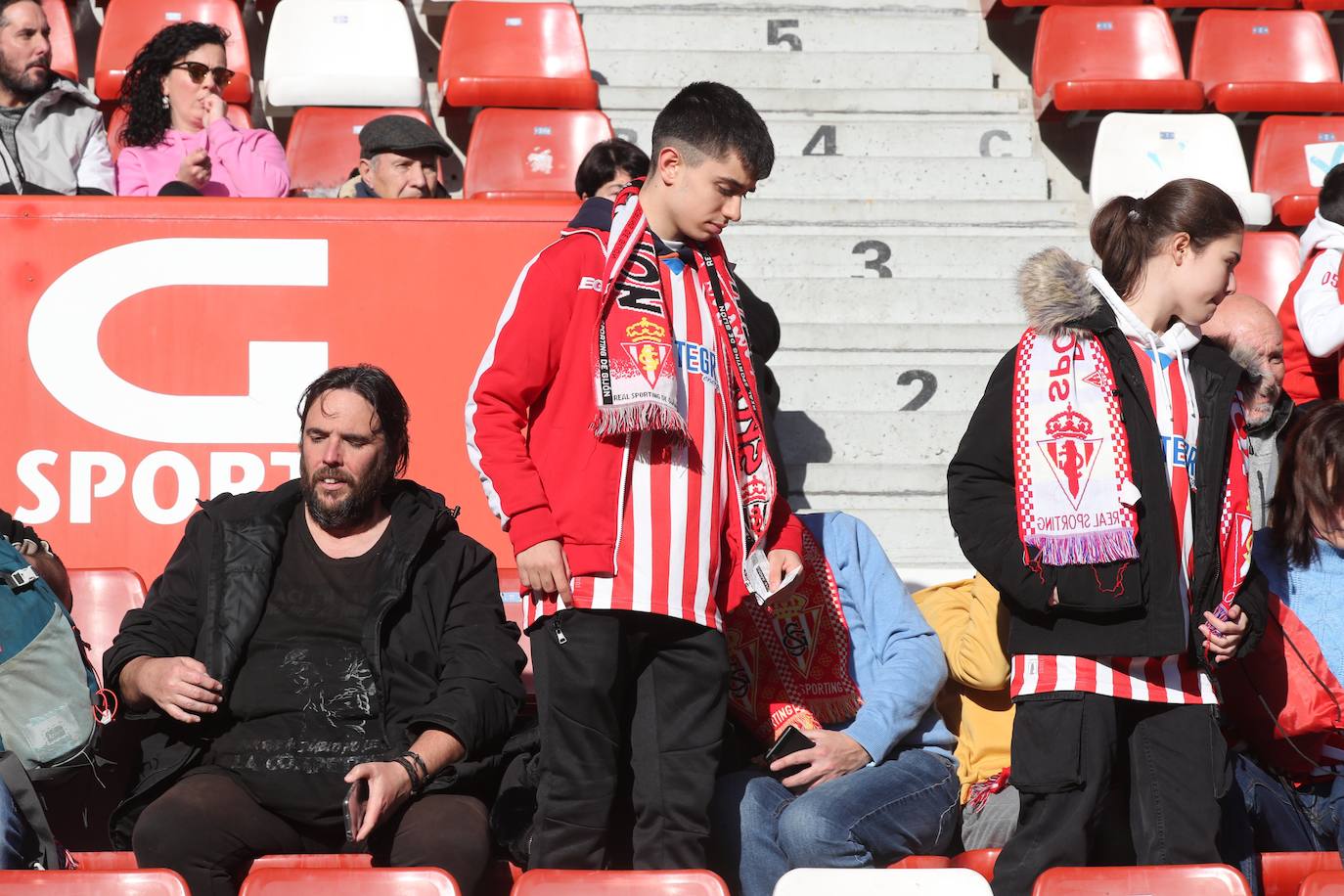 Fotos: ¿Estuviste en el Sporting - Zaragoza? ¡Búscate en las fotos!