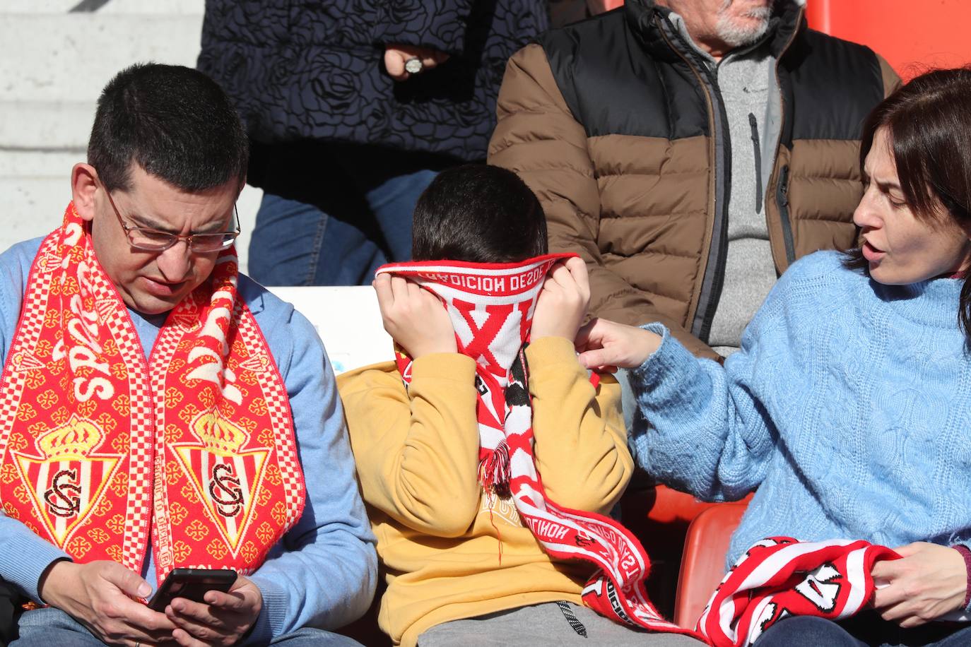 Fotos: ¿Estuviste en el Sporting - Zaragoza? ¡Búscate en las fotos!