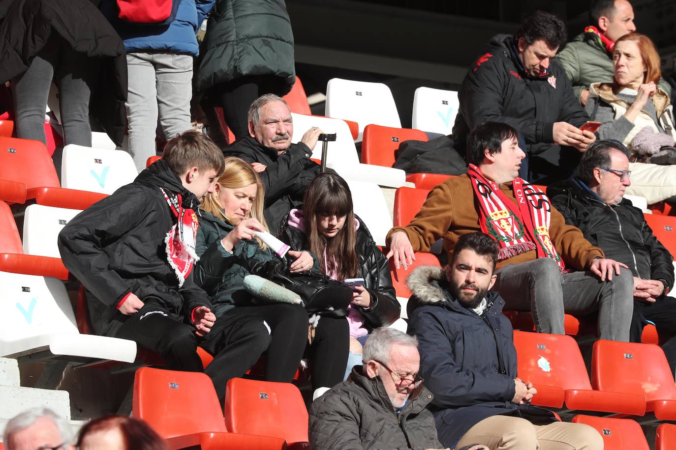 Fotos: ¿Estuviste en el Sporting - Zaragoza? ¡Búscate en las fotos!