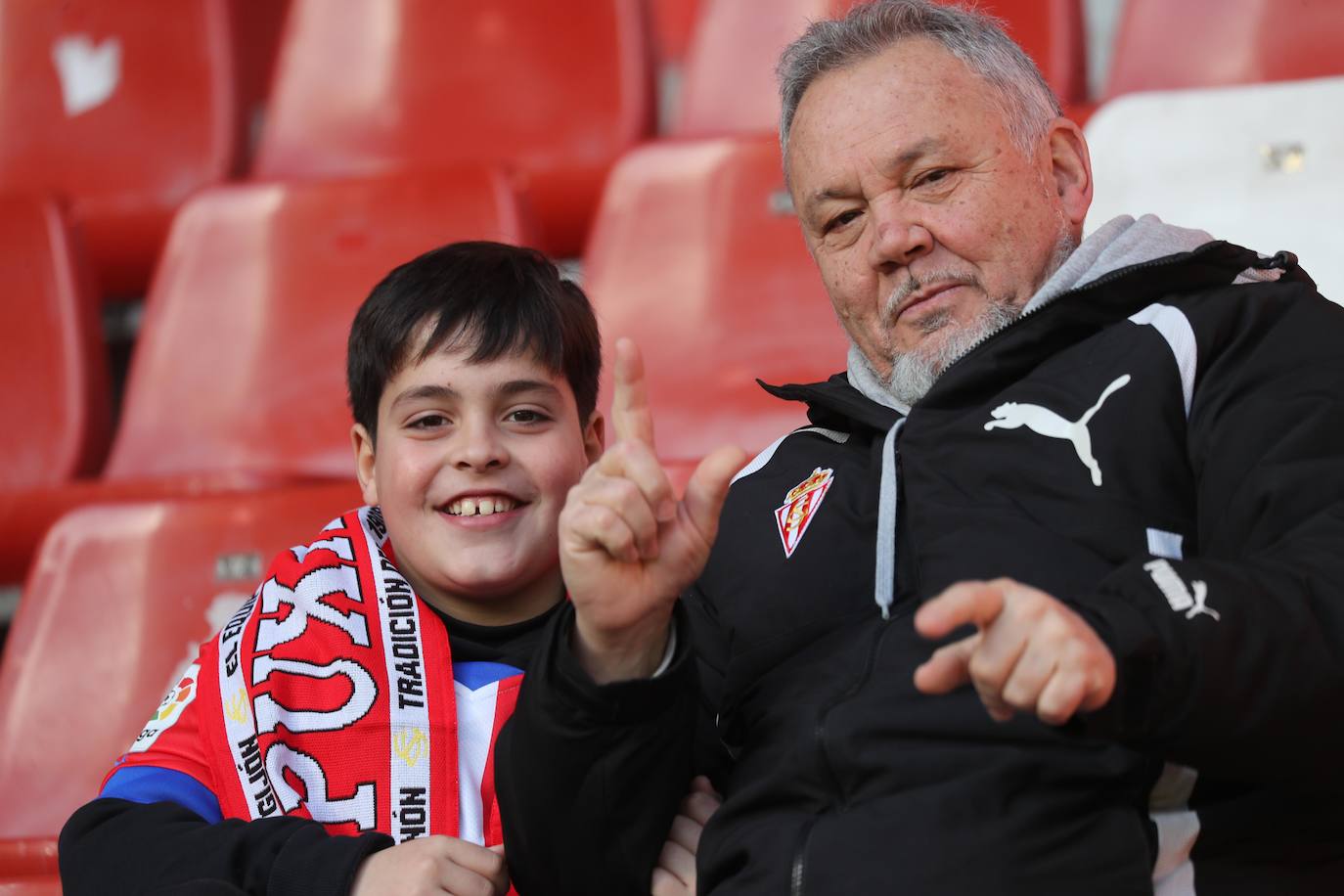 Fotos: ¿Estuviste en el Sporting - Zaragoza? ¡Búscate en las fotos!