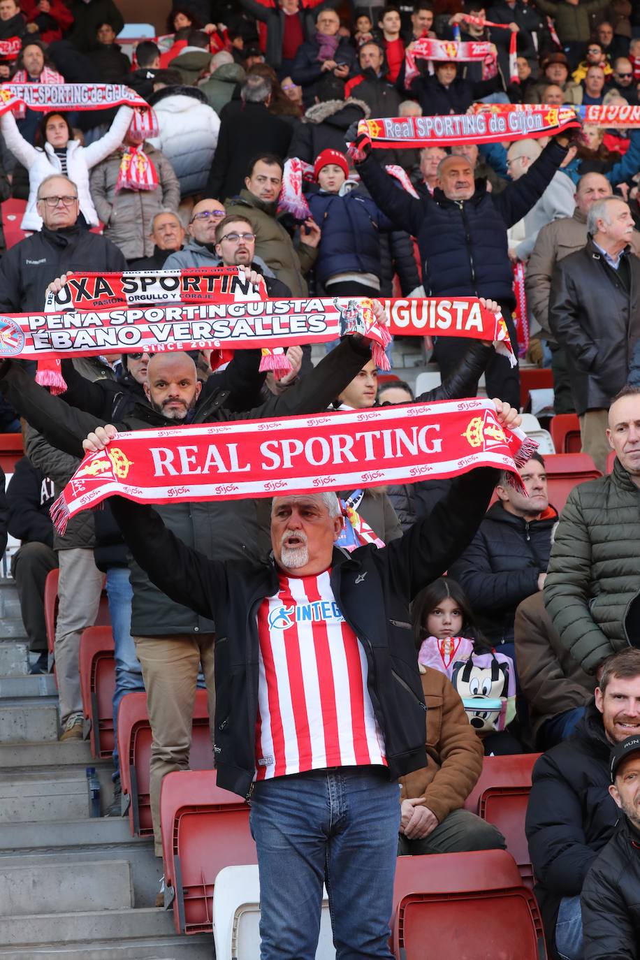 Fotos: ¿Estuviste en el Sporting - Zaragoza? ¡Búscate en las fotos!