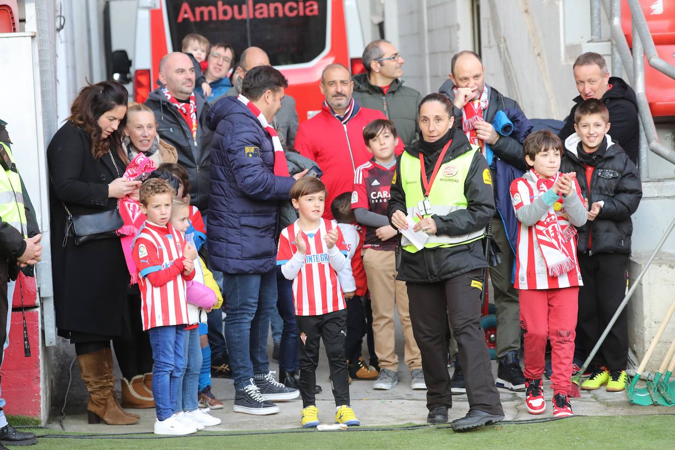 Fotos: ¿Estuviste en el Sporting - Zaragoza? ¡Búscate en las fotos!