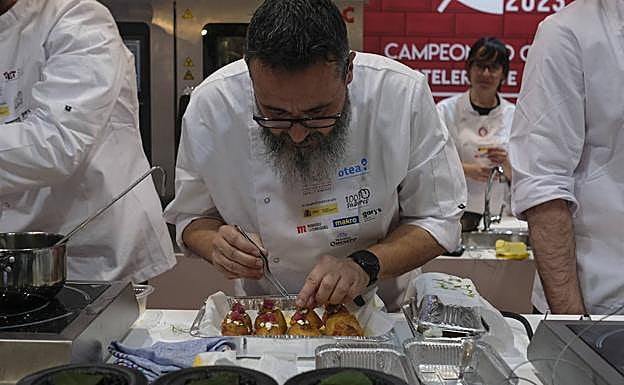 Mario Argüelles ultima su tapa finalista.