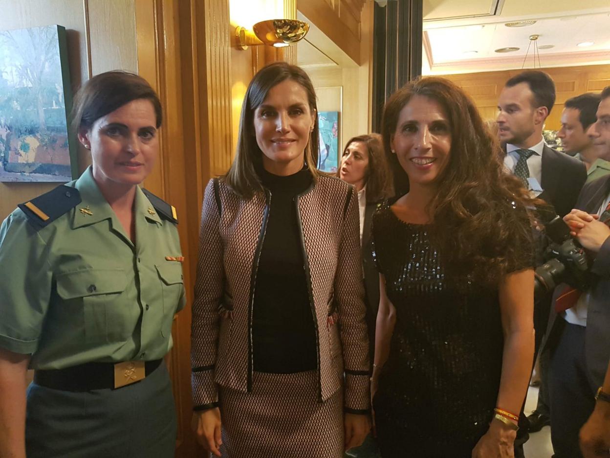 Carmen Carbajal, junto a la Reina Leticia y Pilar Cascales. 
