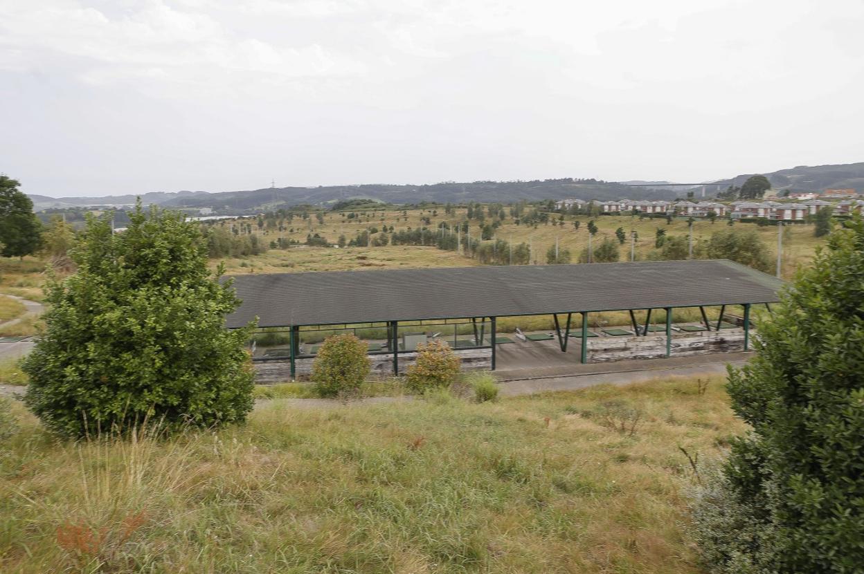 Las instalaciones del campo de Los Balagares permanecen en estado de franco abandono desde el cierre del terreno, ocurrido en 2018. 