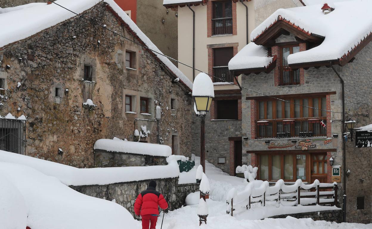 Cabrales, nevado, en medio del intenso temporal de frío en Asturias, la semana pasada.