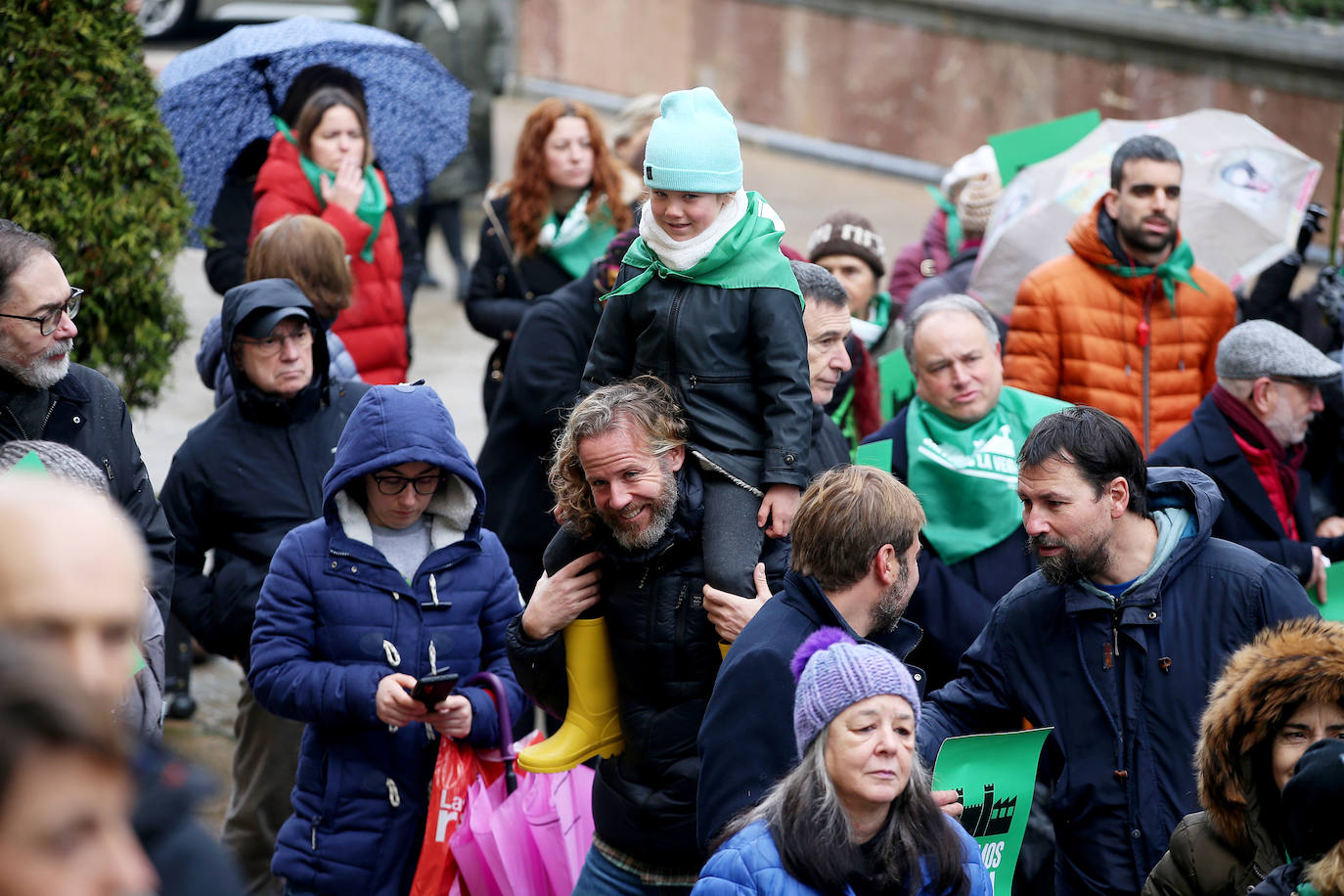 Fotos: Concentración en Oviedo contra el proyecto para la fábrica de La Vega