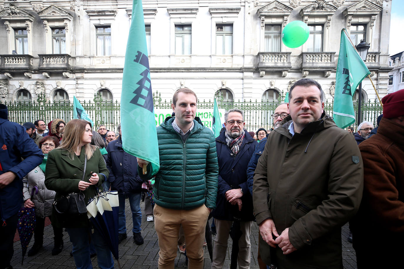 Fotos: Concentración en Oviedo contra el proyecto para la fábrica de La Vega