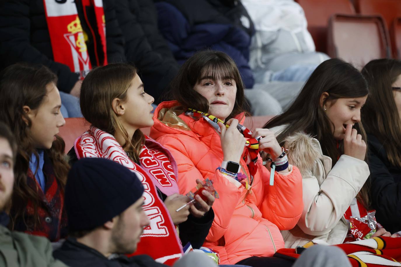 Fotos: ¿Estuviste en el Sporting-Málaga? ¡Búscate en las fotos!