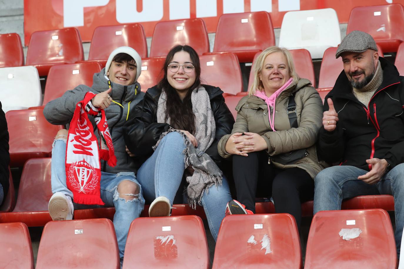 Fotos: ¿Estuviste en el Sporting-Málaga? ¡Búscate en las fotos!