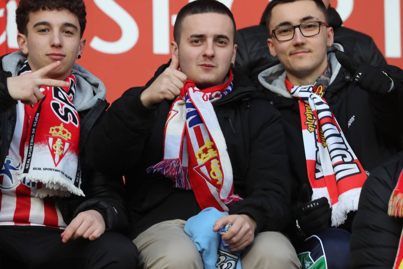 Fotos: ¿Estuviste en el Sporting-Málaga? ¡Búscate en las fotos!