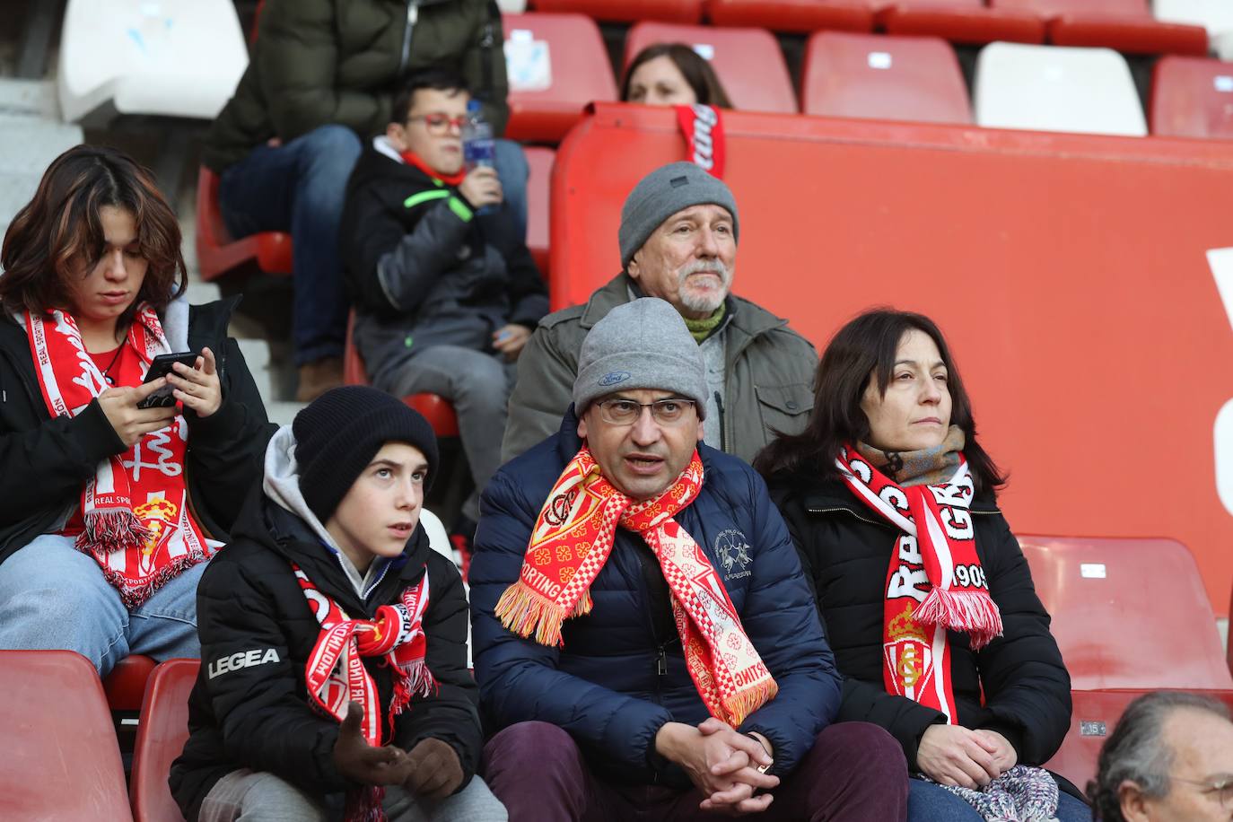 Fotos: ¿Estuviste en el Sporting-Málaga? ¡Búscate en las fotos!