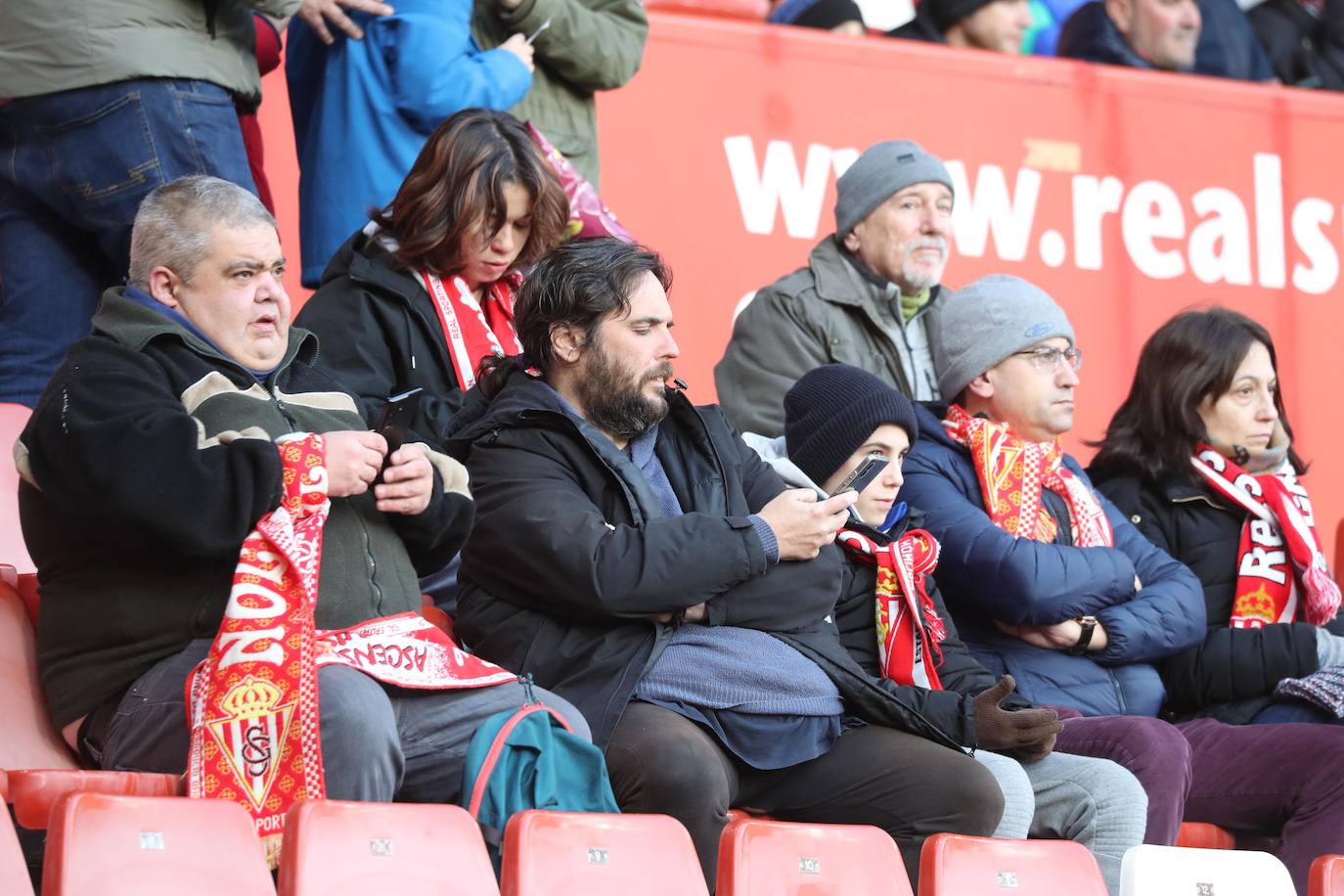 Fotos: ¿Estuviste en el Sporting-Málaga? ¡Búscate en las fotos!