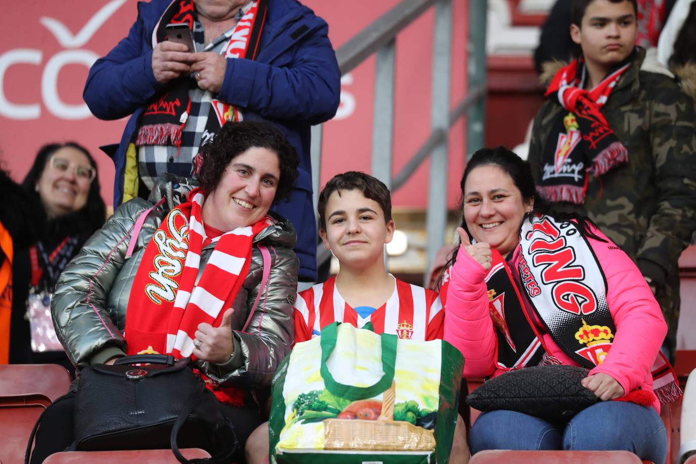 Fotos: ¿Estuviste en el Sporting-Málaga? ¡Búscate en las fotos!