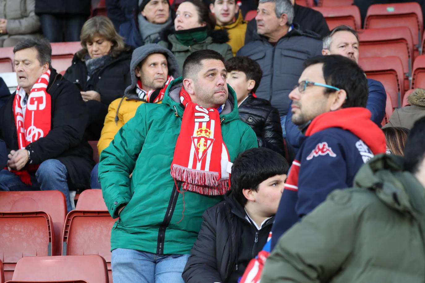 Fotos: ¿Estuviste en el Sporting-Málaga? ¡Búscate en las fotos!