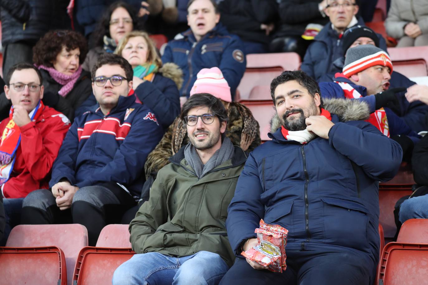 Fotos: ¿Estuviste en el Sporting-Málaga? ¡Búscate en las fotos!