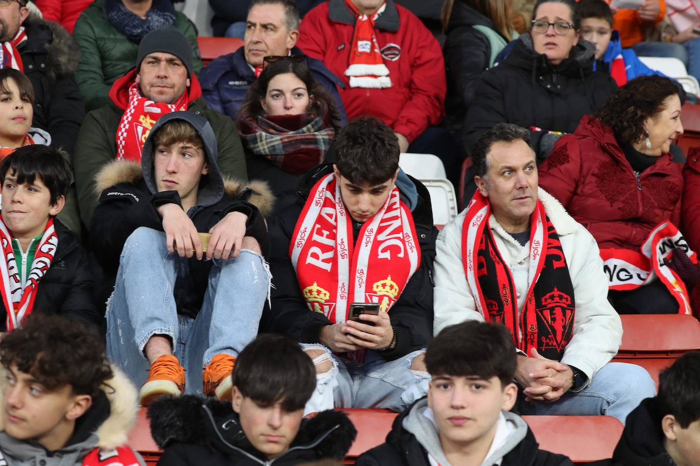 Fotos: ¿Estuviste en el Sporting-Málaga? ¡Búscate en las fotos!