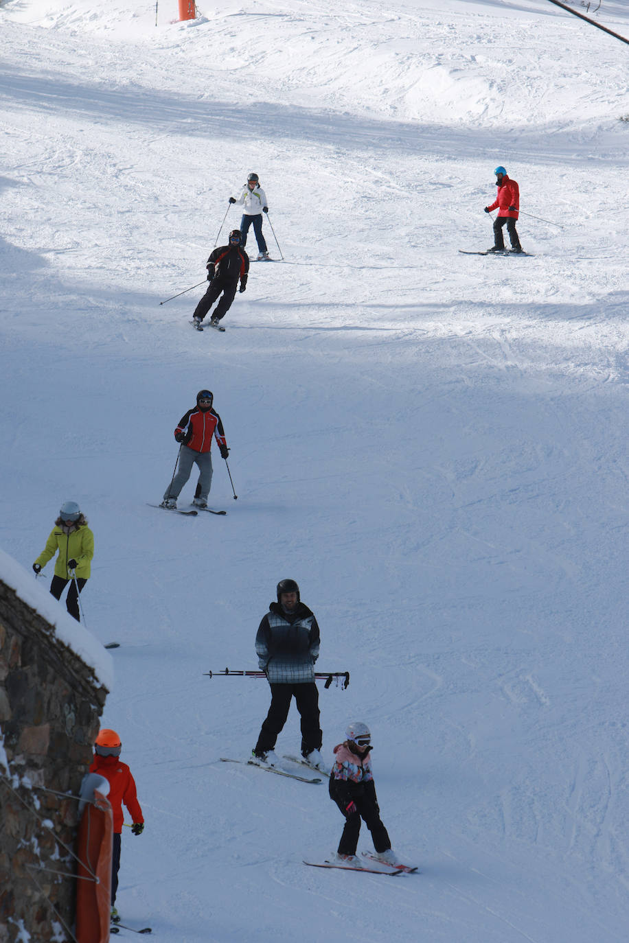 Fotos: Fuentes de Invierno se llena de esquiadores para disfrutar de la nieve