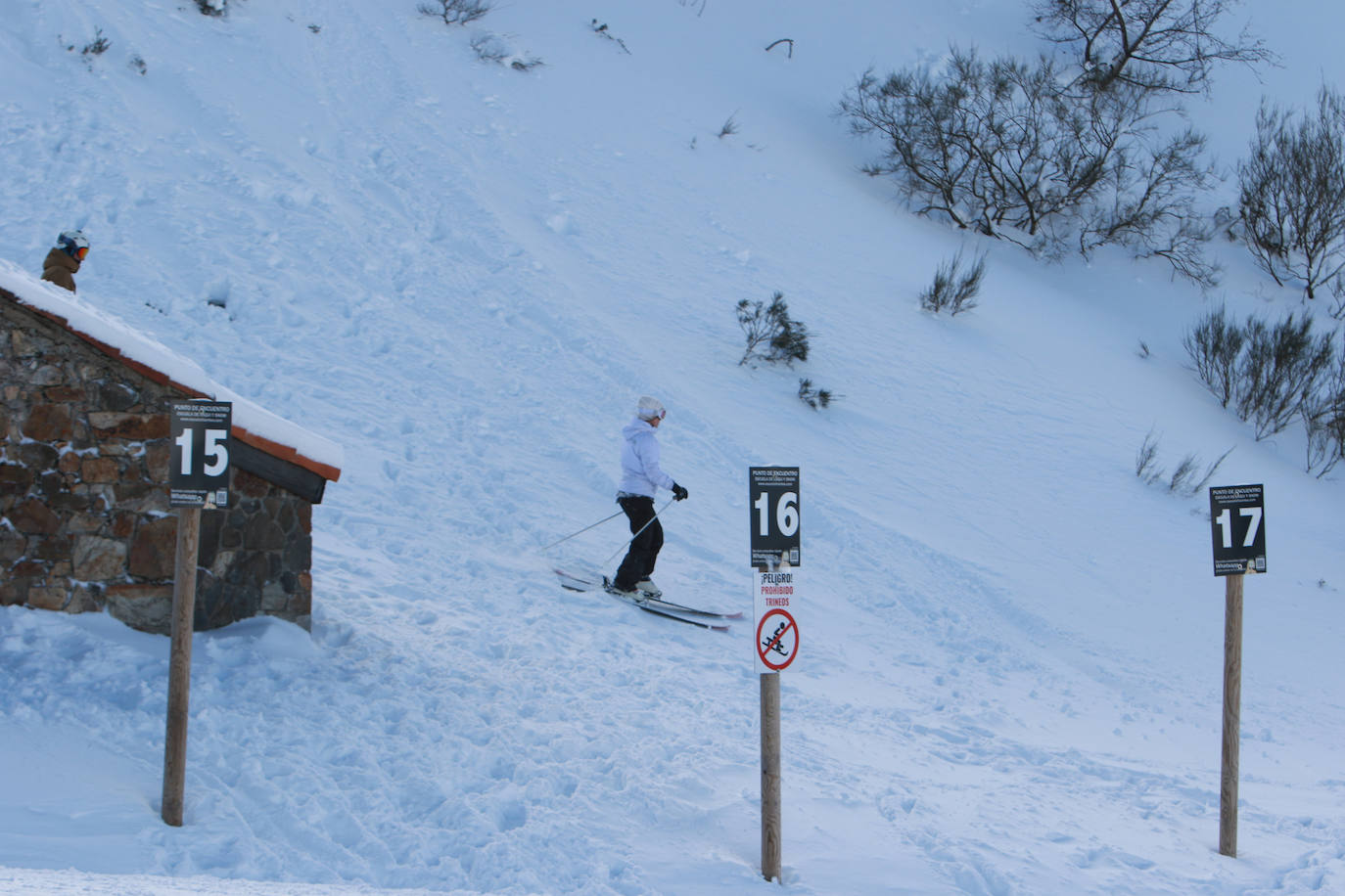 Fotos: Fuentes de Invierno se llena de esquiadores para disfrutar de la nieve