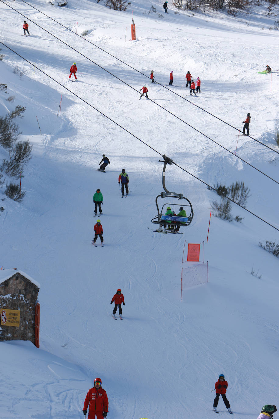 Fotos: Fuentes de Invierno se llena de esquiadores para disfrutar de la nieve