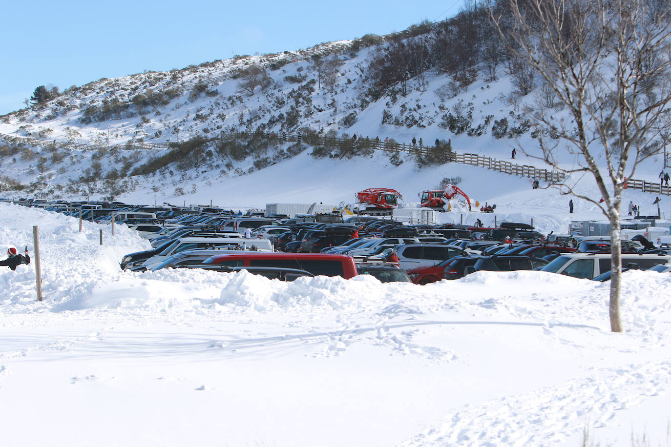 Fotos: Fuentes de Invierno se llena de esquiadores para disfrutar de la nieve