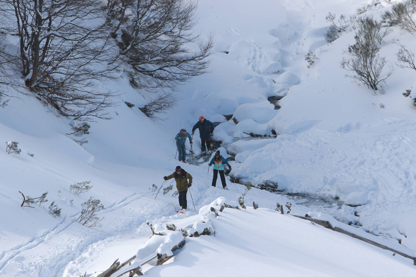 Fotos: Fuentes de Invierno se llena de esquiadores para disfrutar de la nieve