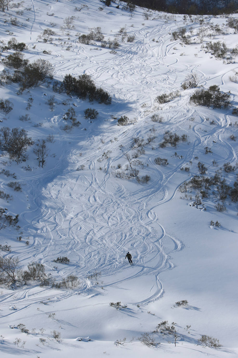 Fotos: Fuentes de Invierno se llena de esquiadores para disfrutar de la nieve