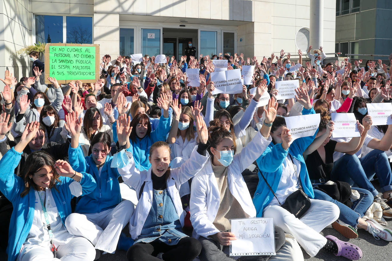 Fotos: Las enfermeras de Gijón protestan por la «precariedad del sector»