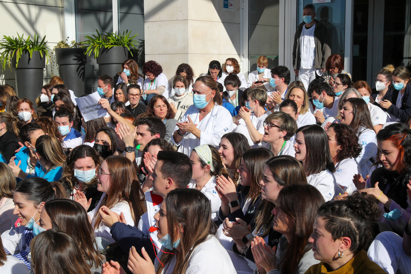 Fotos: Las enfermeras de Gijón protestan por la «precariedad del sector»